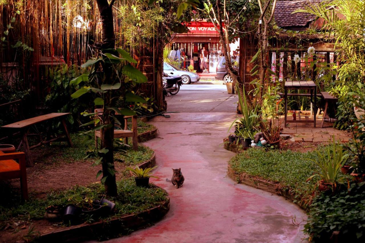 Hostel Deejai Backpackers (Adults Only) Chiang Mai Exterior foto